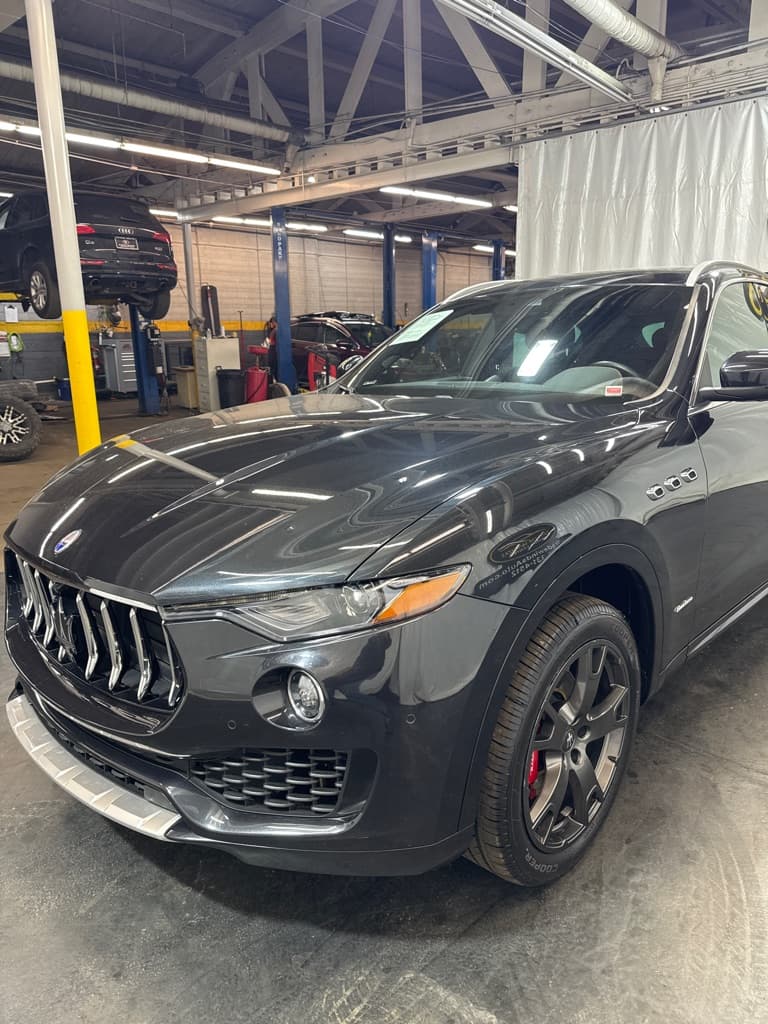 Photo 3 of 2018 Maserati Levante LUXURY