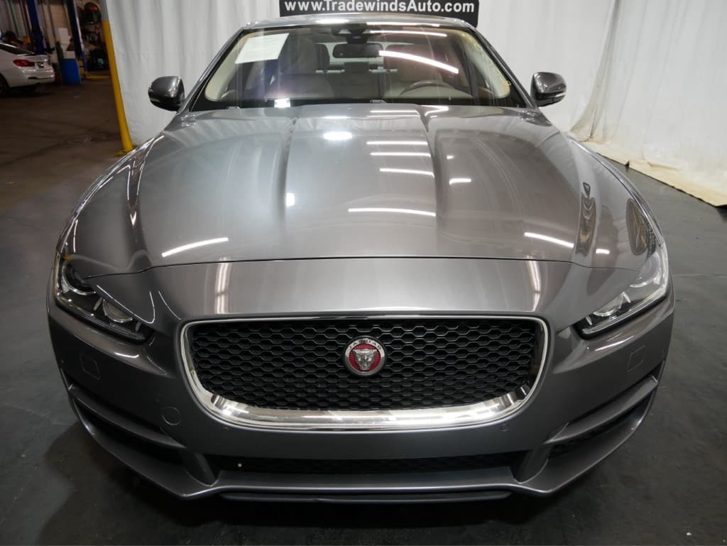 Photo 2 of 2018 Jaguar XE 25t Premium