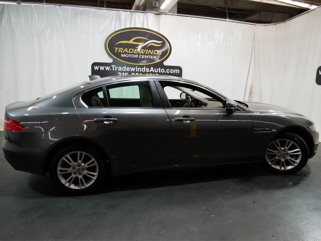 Photo 3 of 2018 Jaguar XE 25t Premium
