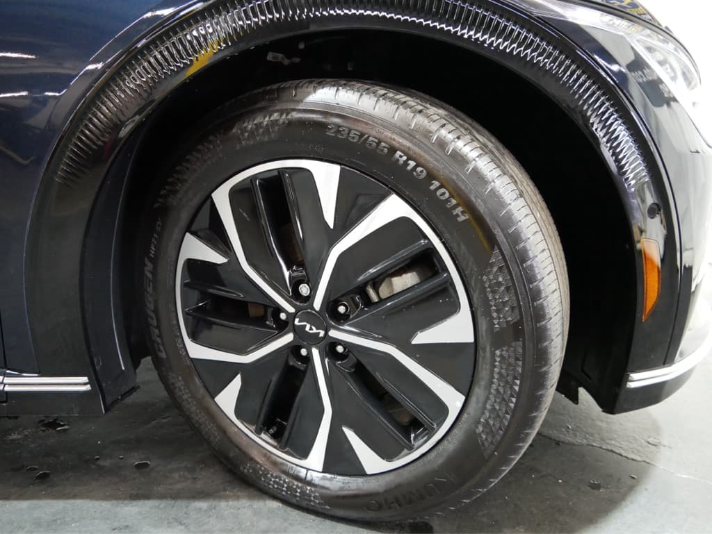 Photo 3 of 2023 Kia EV6 Wind
